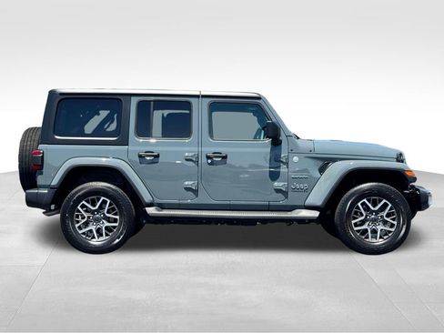 Used 2024 Jeep Wrangler Unlimited Sahara AWD/4WD image 8
