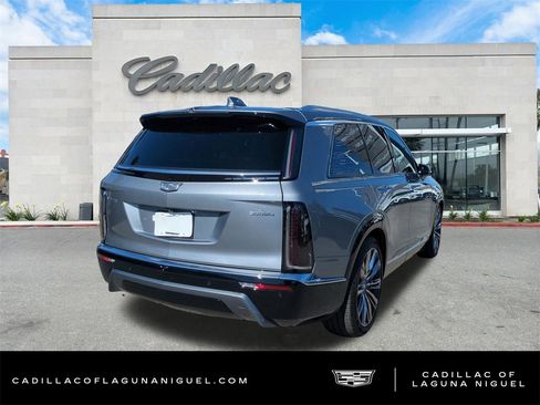 Used 2026 Cadillac Vistiq Premium Luxury image 5