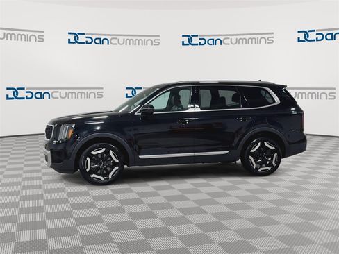 Used 2024 Kia Telluride EX w/ EX Captain's Chair Package image 6