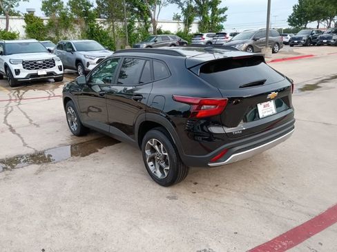 Used 2025 Chevrolet Trax LT w/ LT Convenience Package image 8
