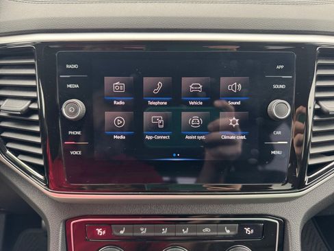 Used 2023 Volkswagen Atlas Cross Sport SE image 17