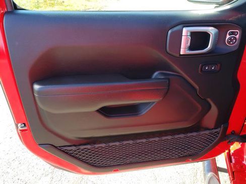 Used 2023 Jeep Gladiator Sport image 10