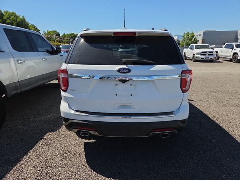 Used 2018 Ford Explorer XLT w/ Equipment Group 202A FWD image 4