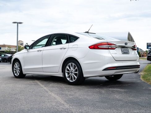 Used 2017 Ford Fusion SE w/ Fusion SE Technology Package image 6