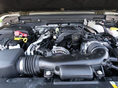 Used 2025 Jeep Wrangler Unlimited Sport AWD/4WD image 32