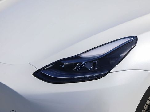 Used 2023 Tesla Model Y Performance AWD/4WD image 8