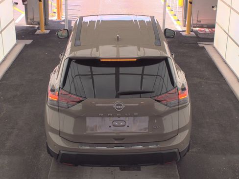 Used 2024 Nissan Rogue SV FWD image 7