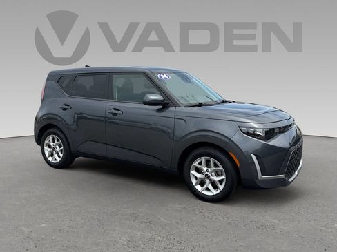 Used 2024 Kia Soul LX w/ Option Group 015 FWD image 1