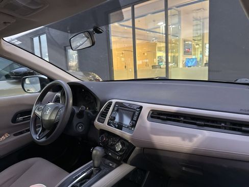 Used 2016 Honda HR-V LX image 6