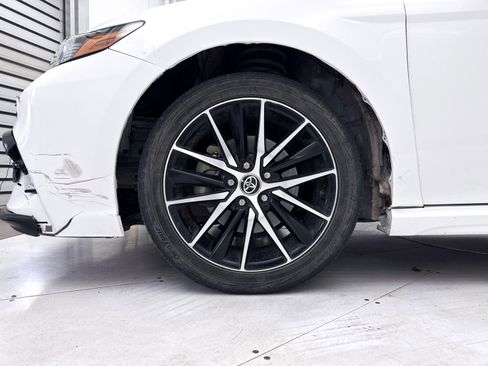 Used 2022 Toyota Camry SE FWD image 11