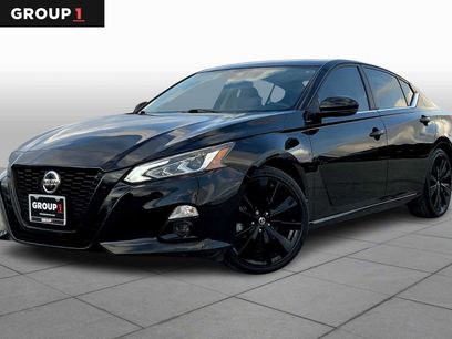 Used 2022 Nissan Altima 2.5 SR w/ Midnight Edition Package