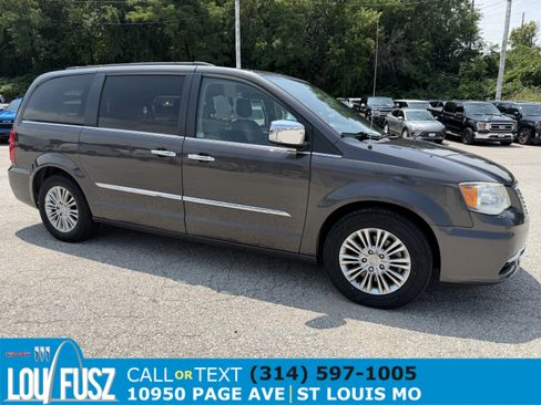 Used 2015 Chrysler Town & Country Touring-L w/ Driver Convenience Group FWD image 1