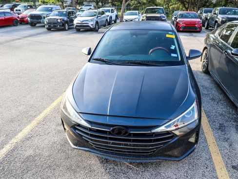 Used 2020 Hyundai Elantra SEL w/ Cargo Package (C1) FWD image 4