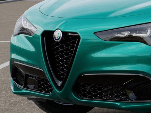 New 2025 Alfa Romeo Stelvio Sprint AWD/4WD image 12