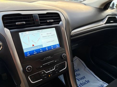 Used 2020 Ford Fusion SE image 27