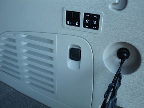 Used 2018 GMC Yukon XL Denali w/ Open Road Package image 23