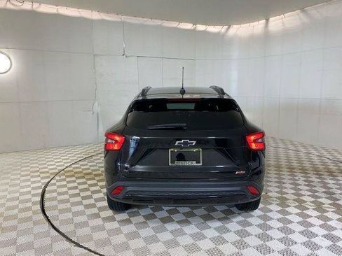 Used 2024 Chevrolet Trax RS w/ Sunroof Package FWD image 18
