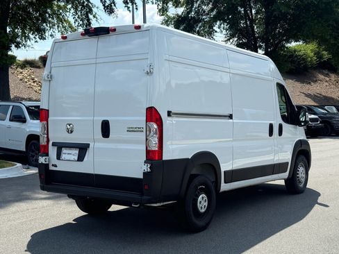 Used 2024 RAM ProMaster 2500 w/ Convenience Group FWD image 5
