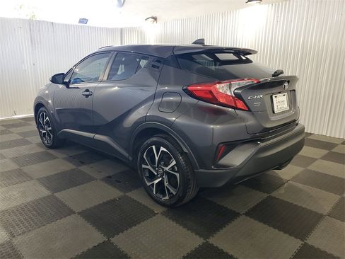 Used 2021 Toyota C-HR XLE image 4