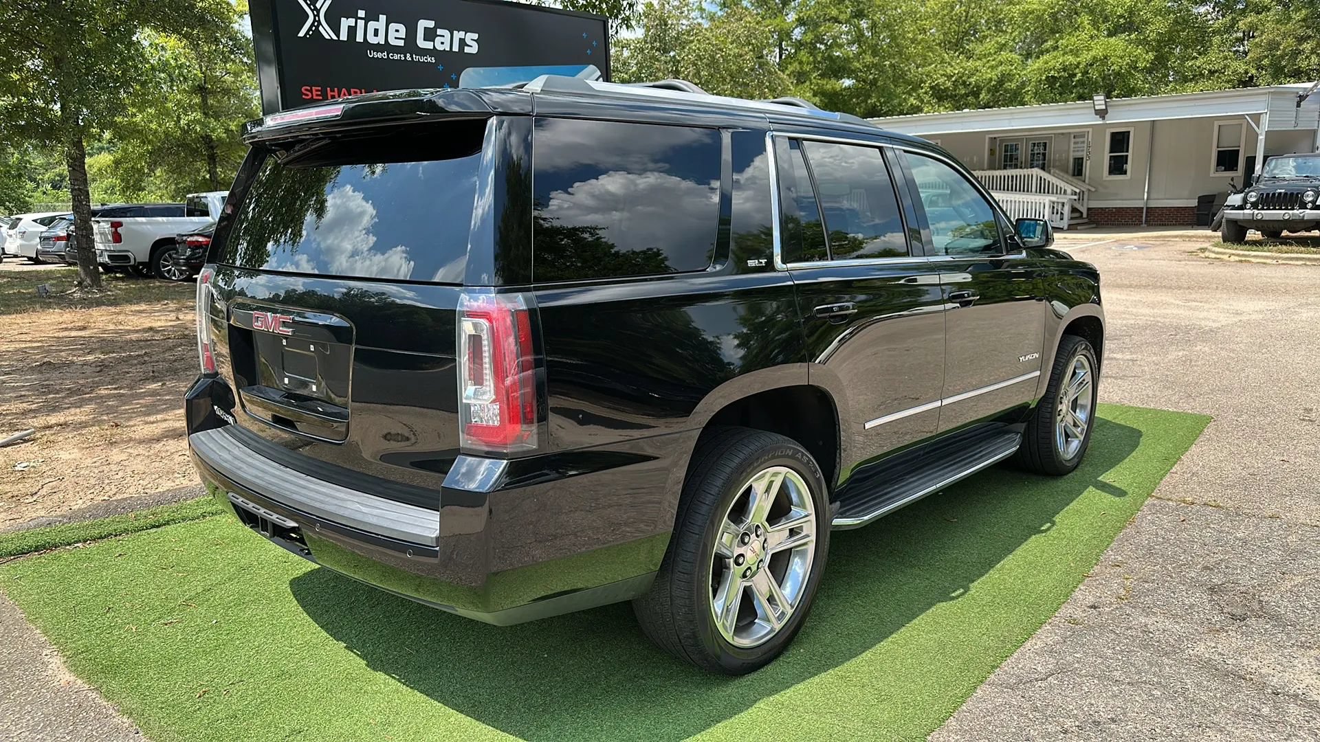 Used 2018 GMC Yukon SLT w/ Open Road Package AWD/4WD image 6