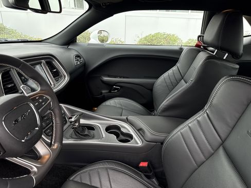 Used 2015 Dodge Challenger SRT Hellcat image 30