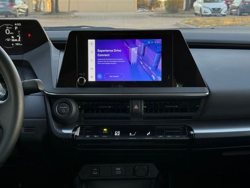 Used 2025 Toyota Prius LE image 18