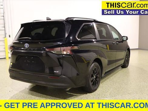 Used 2025 Toyota Sienna XLE image 7