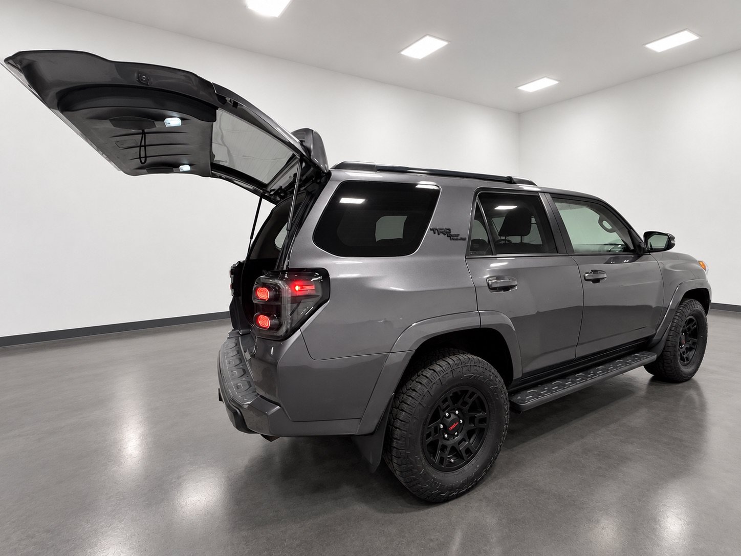 Used 2020 Toyota 4Runner TRD Off-Road Premium w/ Moonroof Package AWD/4WD image 18