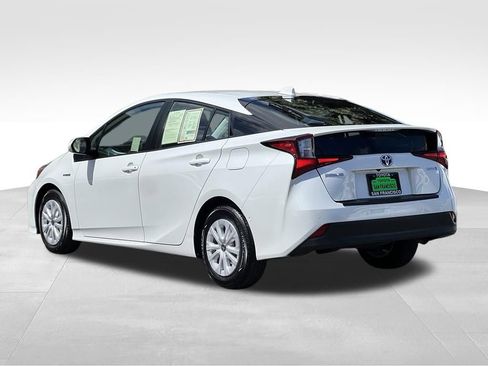 Certified 2022 Toyota Prius LE FWD image 3
