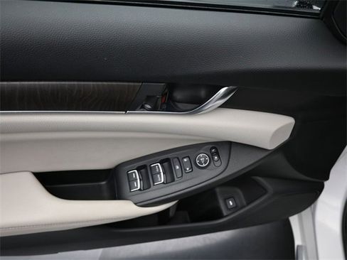 Used 2018 Honda Accord EX image 23