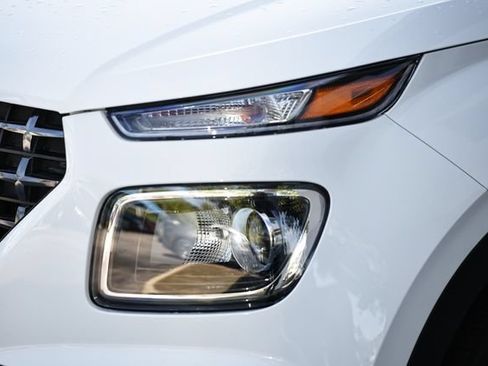 Used 2025 Hyundai Venue SEL FWD image 12