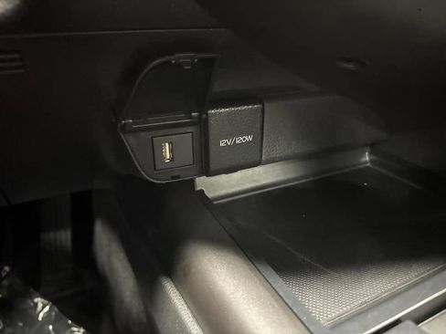 Used 2023 Toyota Camry SE image 19