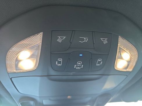 Used 2023 Chrysler Pacifica Touring-L w/ Uconnect Theater Family Group image 28