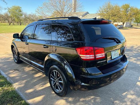 Used 2018 Dodge Journey SE w/ Blacktop Package image 9