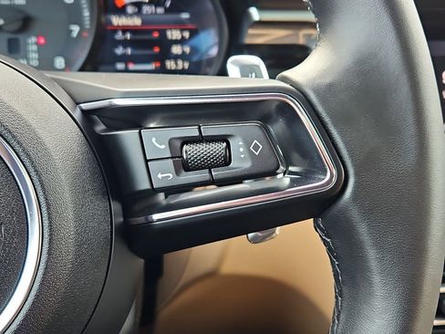 Certified 2025 Porsche Macan image 31