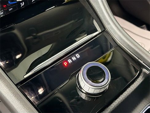 Used 2023 Jeep Grand Cherokee Laredo image 16