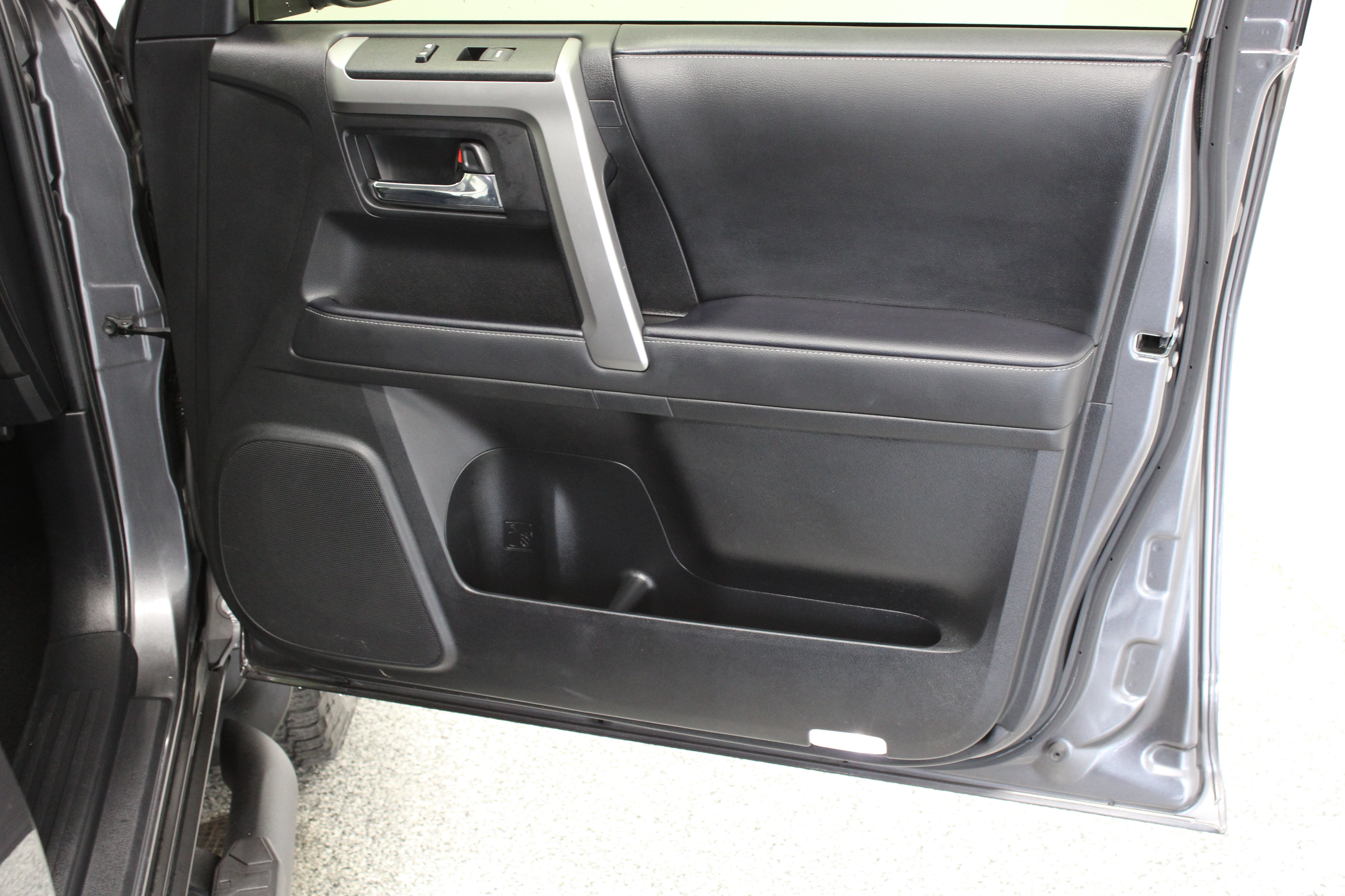 Used 2023 Toyota 4Runner SR5 Premium w/ Moonroof Package RWD image 36
