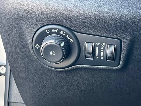 Used 2023 Jeep Compass Limited w/ Sun and Sound Group AWD/4WD image 18