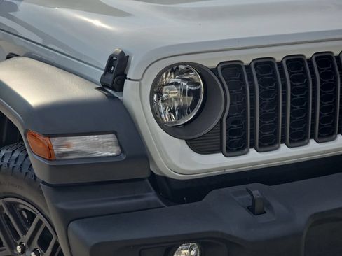 Used 2026 Jeep Wrangler Unlimited Sport AWD/4WD image 32