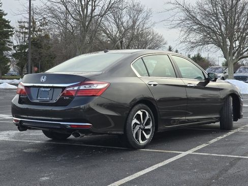 Certified 2017 Honda Accord EX-L image 18