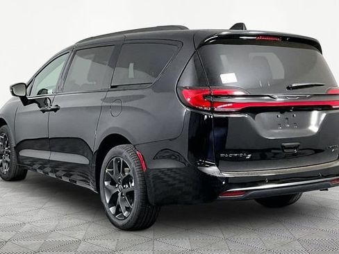 New 2027 Chrysler Pacifica Limited w/ S Appearance Package AWD/4WD image 4