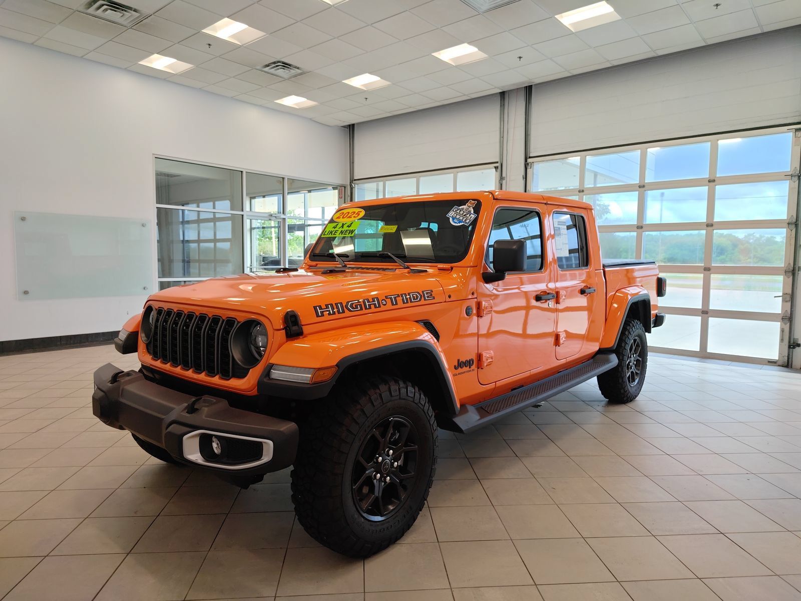 Used 2025 Jeep Gladiator Sport AWD/4WD image 8