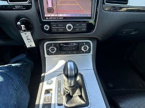 Used 2017 Volkswagen Touareg V6 image 16