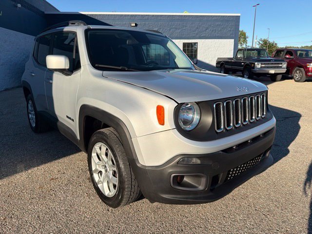 Used 2017 Jeep Renegade Latitude w/ Popular Equipment Group AWD/4WD image 7