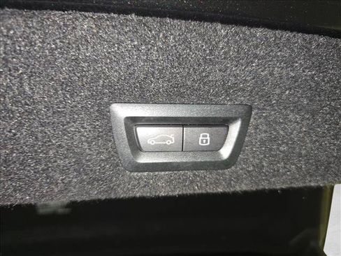 Used 2025 BMW 740i xDrive AWD/4WD image 13