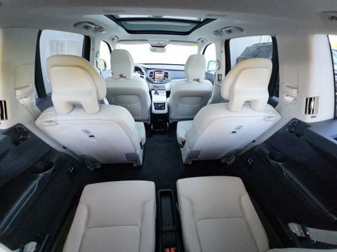 Used 2024 Volvo XC90 B6 Plus image 37