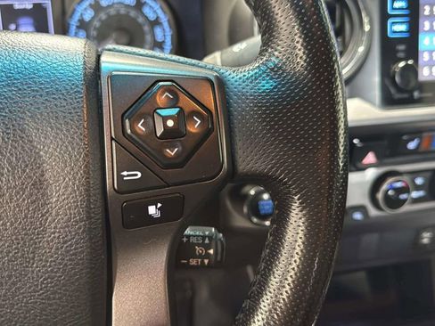Used 2017 Toyota Tacoma TRD Off-Road AWD/4WD image 26