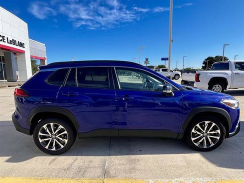 Used 2025 Toyota Corolla Cross XLE FWD image 2