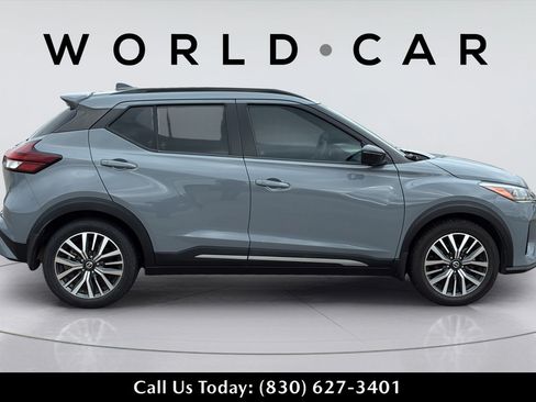 Used 2021 Nissan Kicks SR w/ SR Premium Package FWD image 3