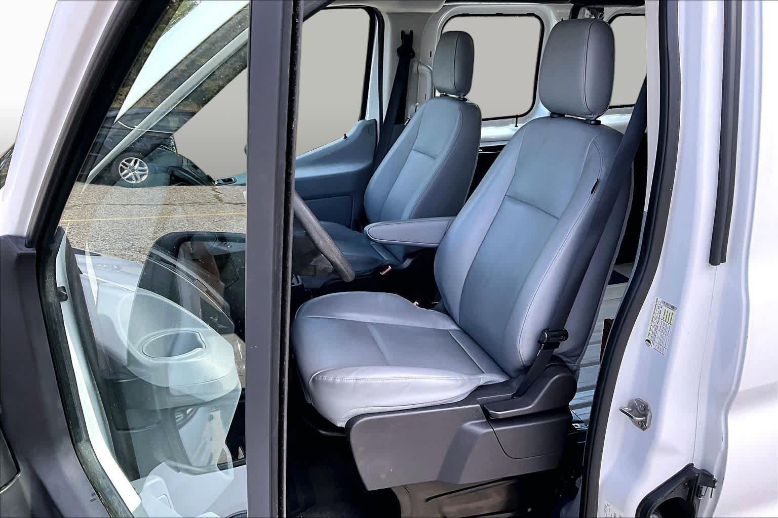 Used 2016 Ford Transit 150 130 Low Roof RWD image 9